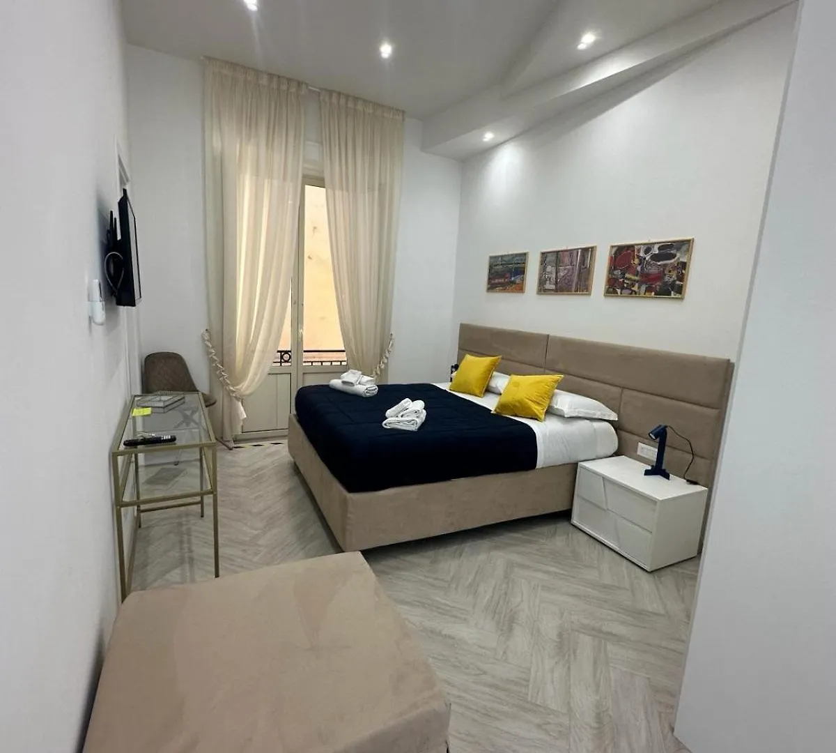 Flo' Hotel Naples 0*,  Italy