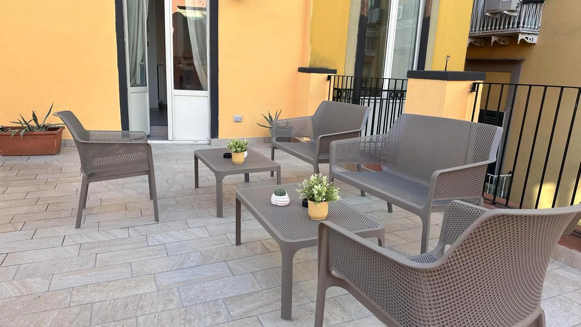 Flo' Hotel Naples Guest house